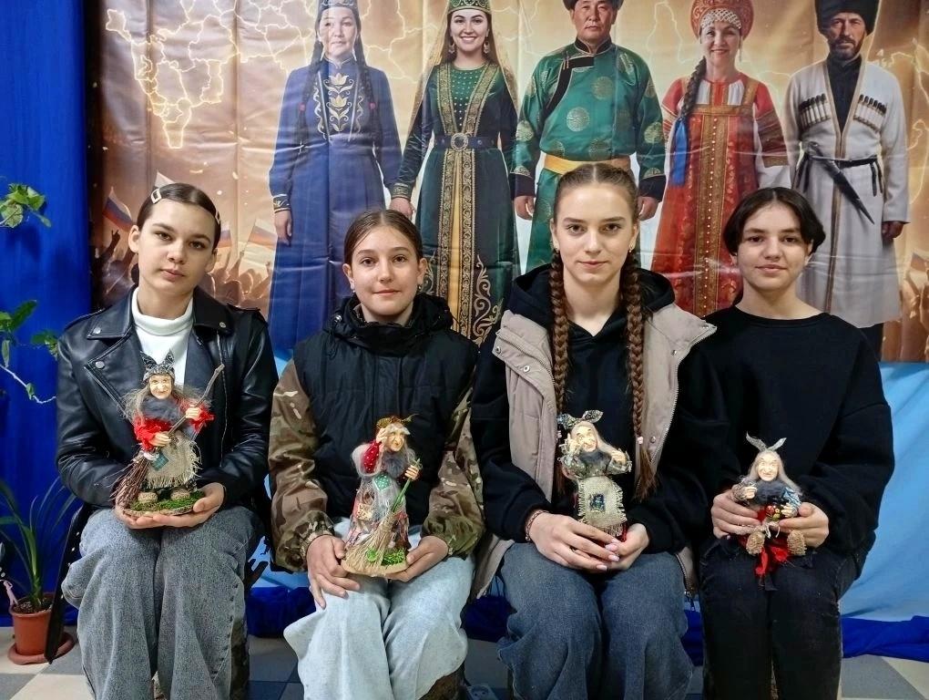 Познавательная программа «Фольклорные мотивы в современном искусстве»