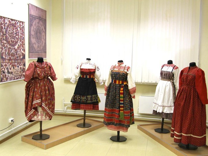 Выставка коллекции костюмов народной студии «Мастерица»