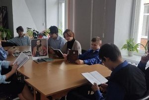 Книжная выставка «Крылатый слова – звук...»