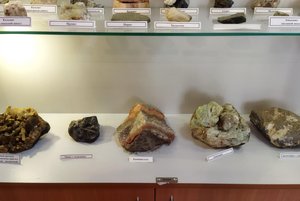 Минералы и горные породы