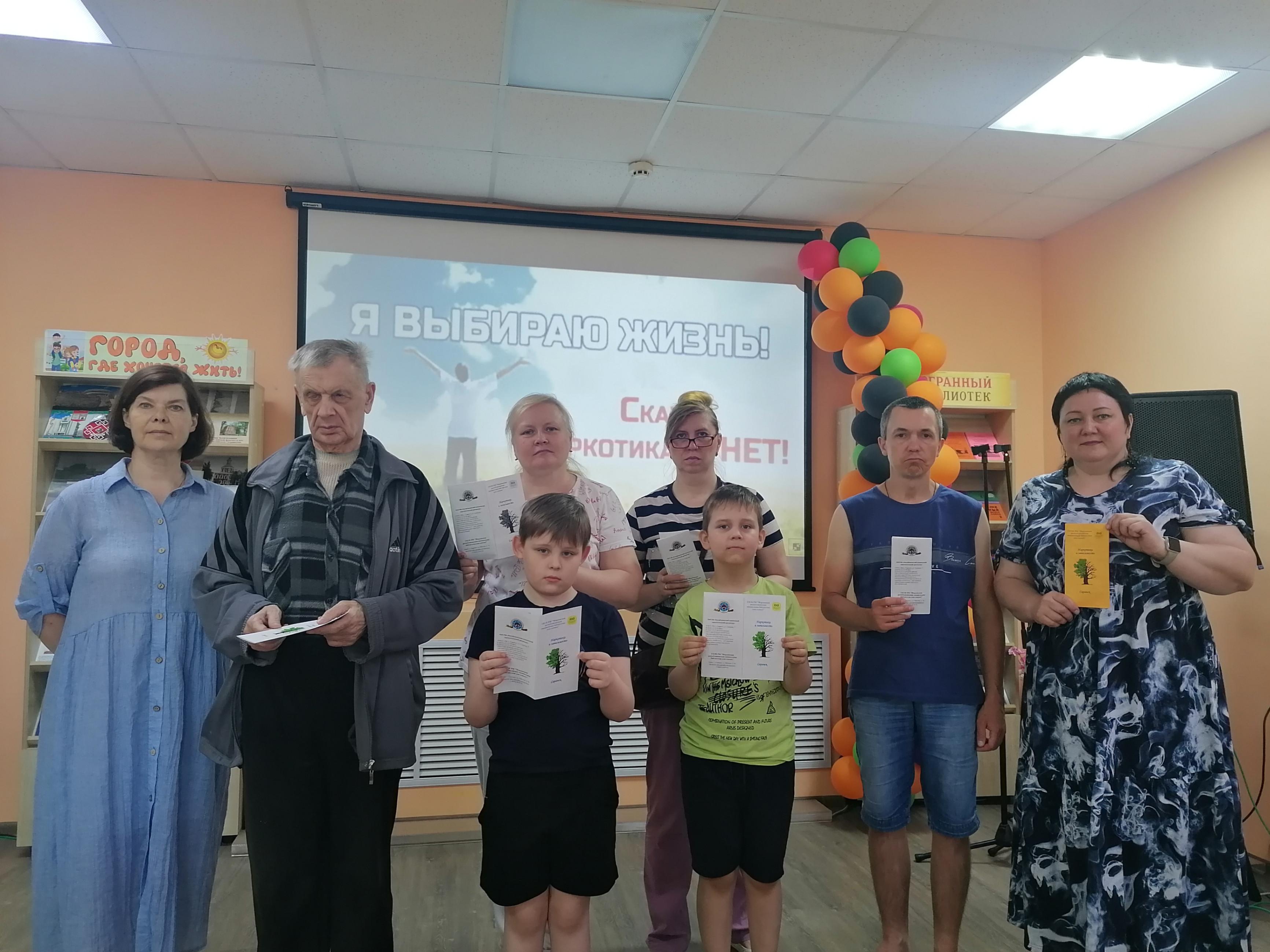 «Наш выбор – мир без наркотиков»: книжная выставка