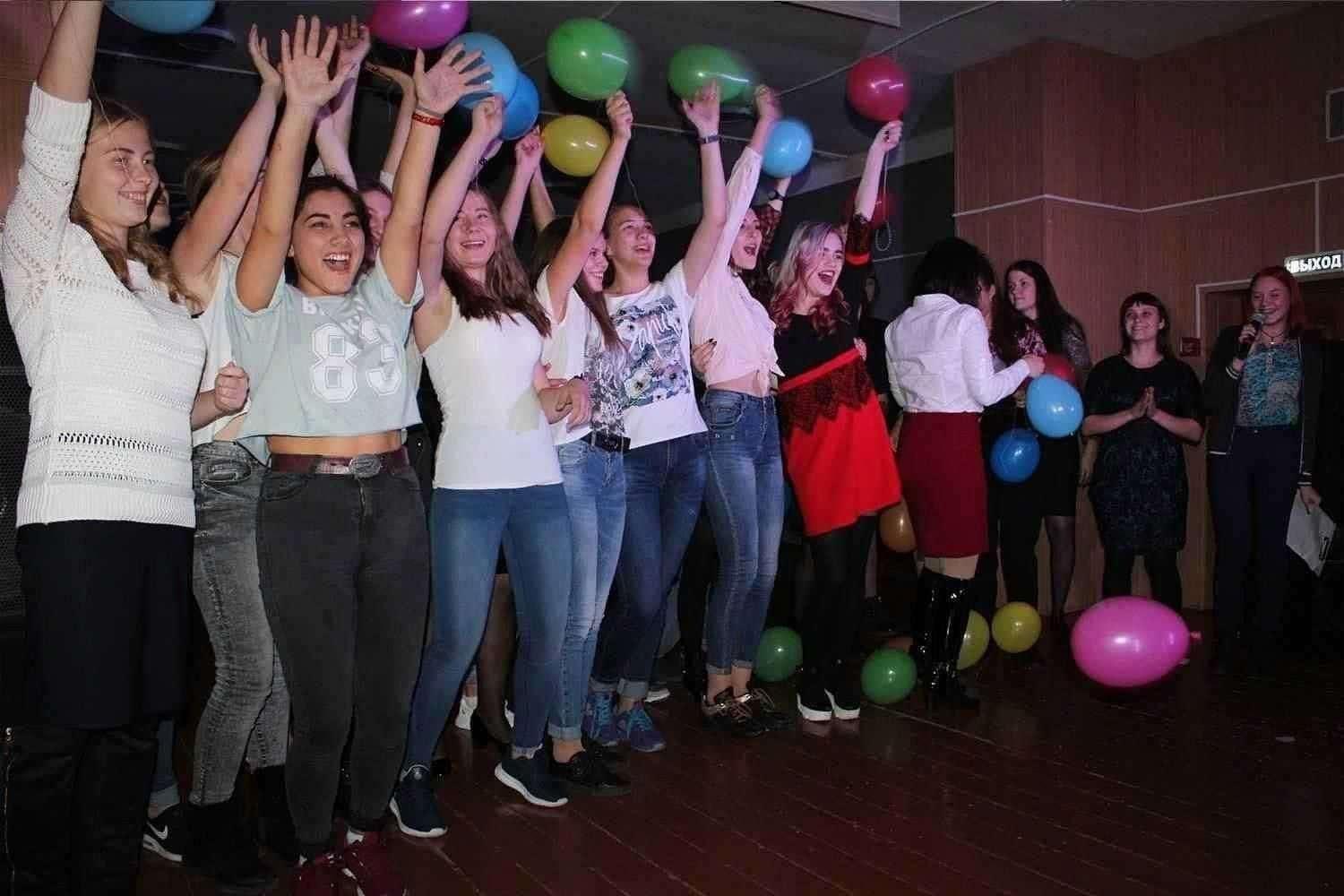 «Мы на стиле!Мы молодые!»праздничная дискотека
