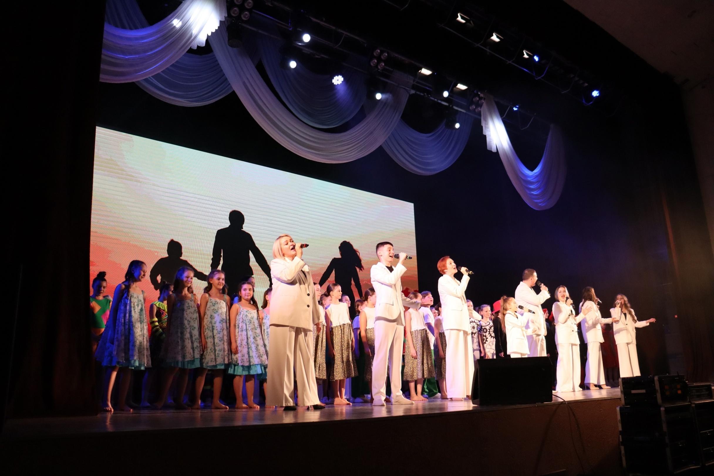 Отчетный концерт творческих коллективов культурно-досуговых учреждений г. Каменска-Уральского