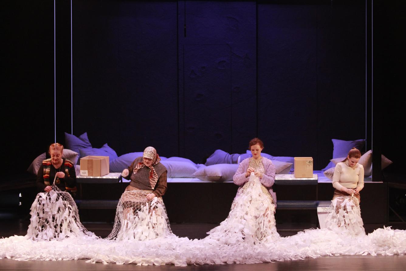 Спектакль «Свадебное платье для аксолотля. Сны»