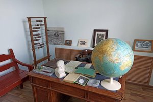 Экспозиция «Кабинет первого директора В. Толстова-Атнарского»