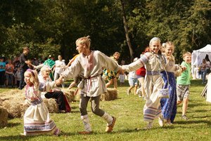 Познавательная программа «Костюмы народов России»