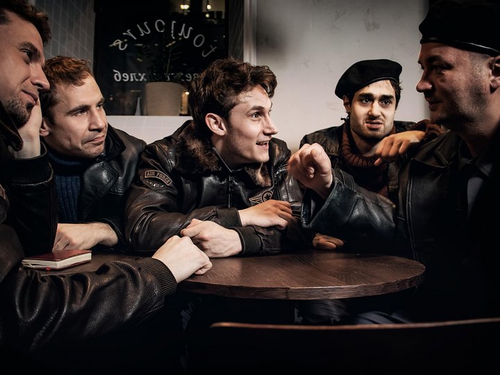 Человечество на планете. The planets группа. Планета с человечками. Земной шар с людьми. Phantom planet.