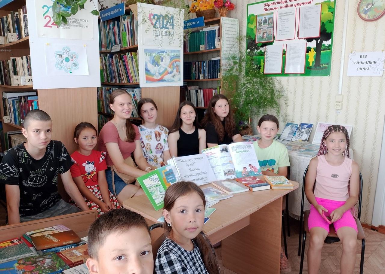 День словарей и энциклопедий.