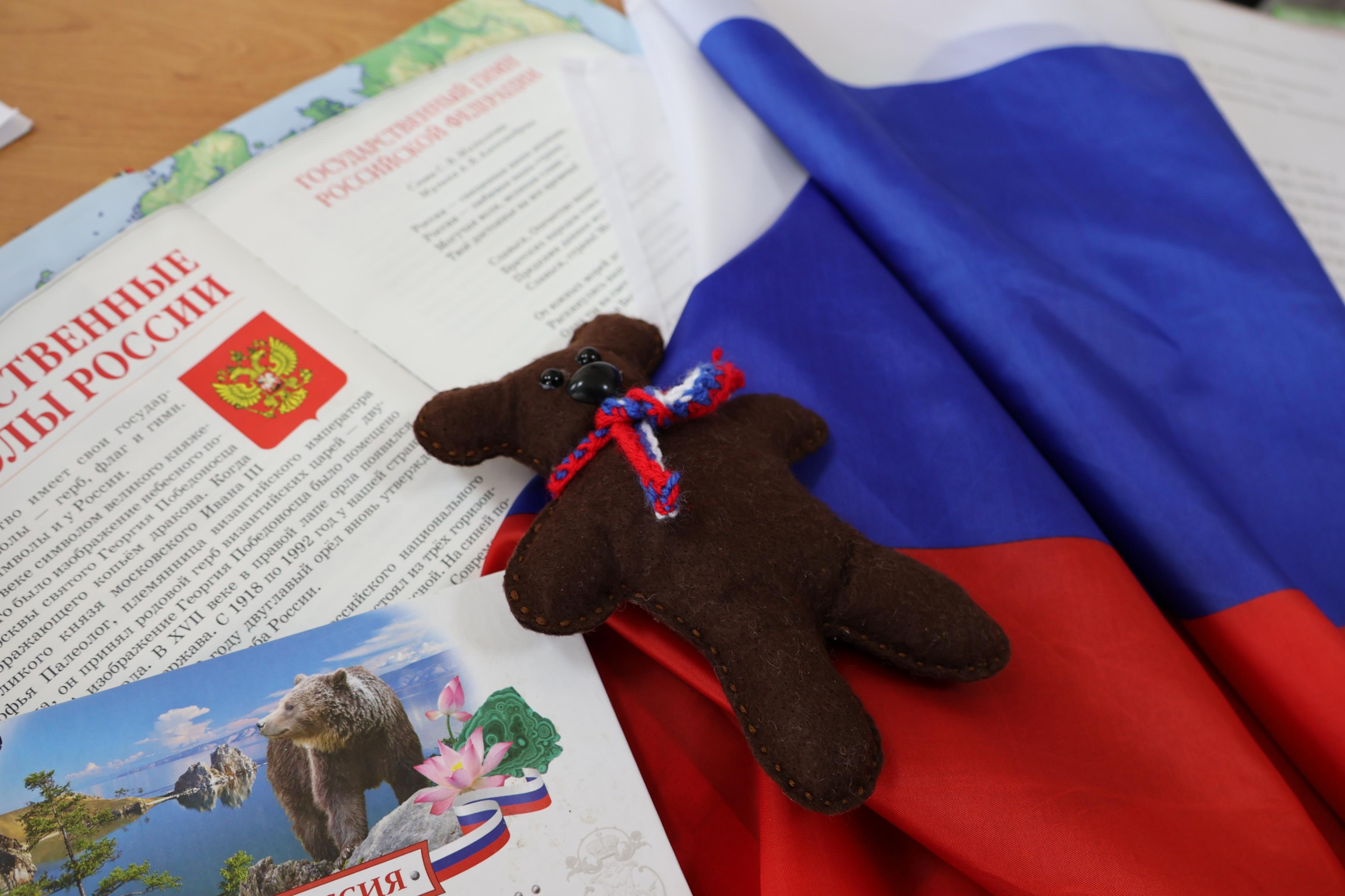 Культурно-просветительская программа с мастер-классом «Символы России»