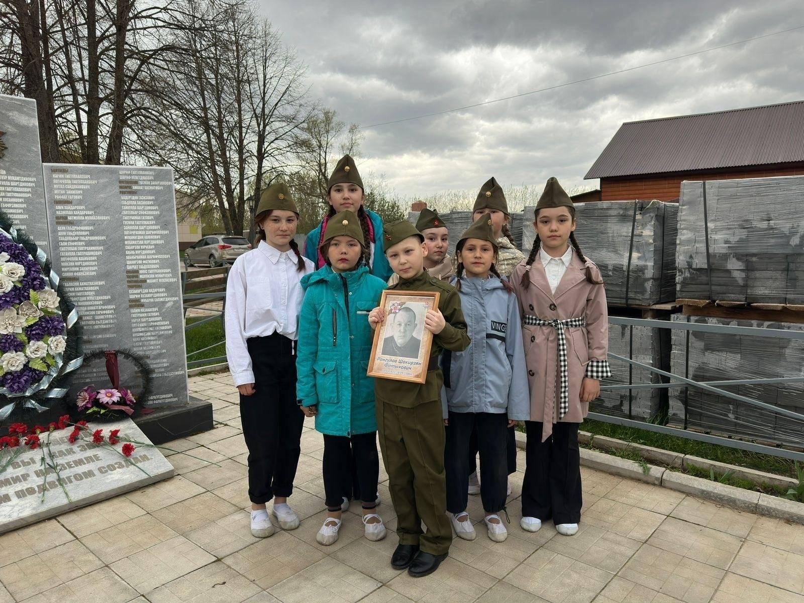 Праздничная программа «Мужество вечно в строю»