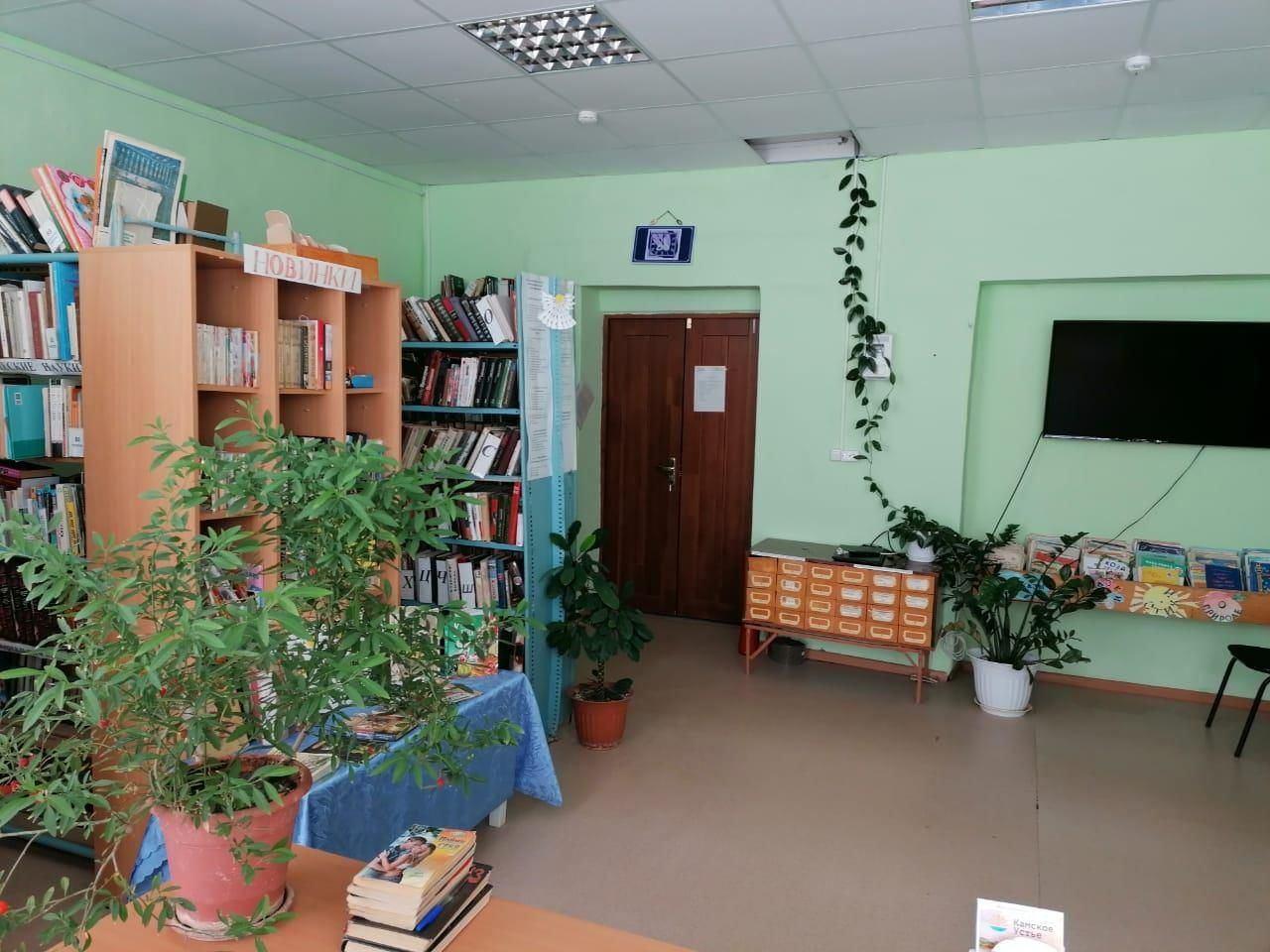 Выставка подаренных книг ко Дню библиотек «Подари книгу – подари мир»