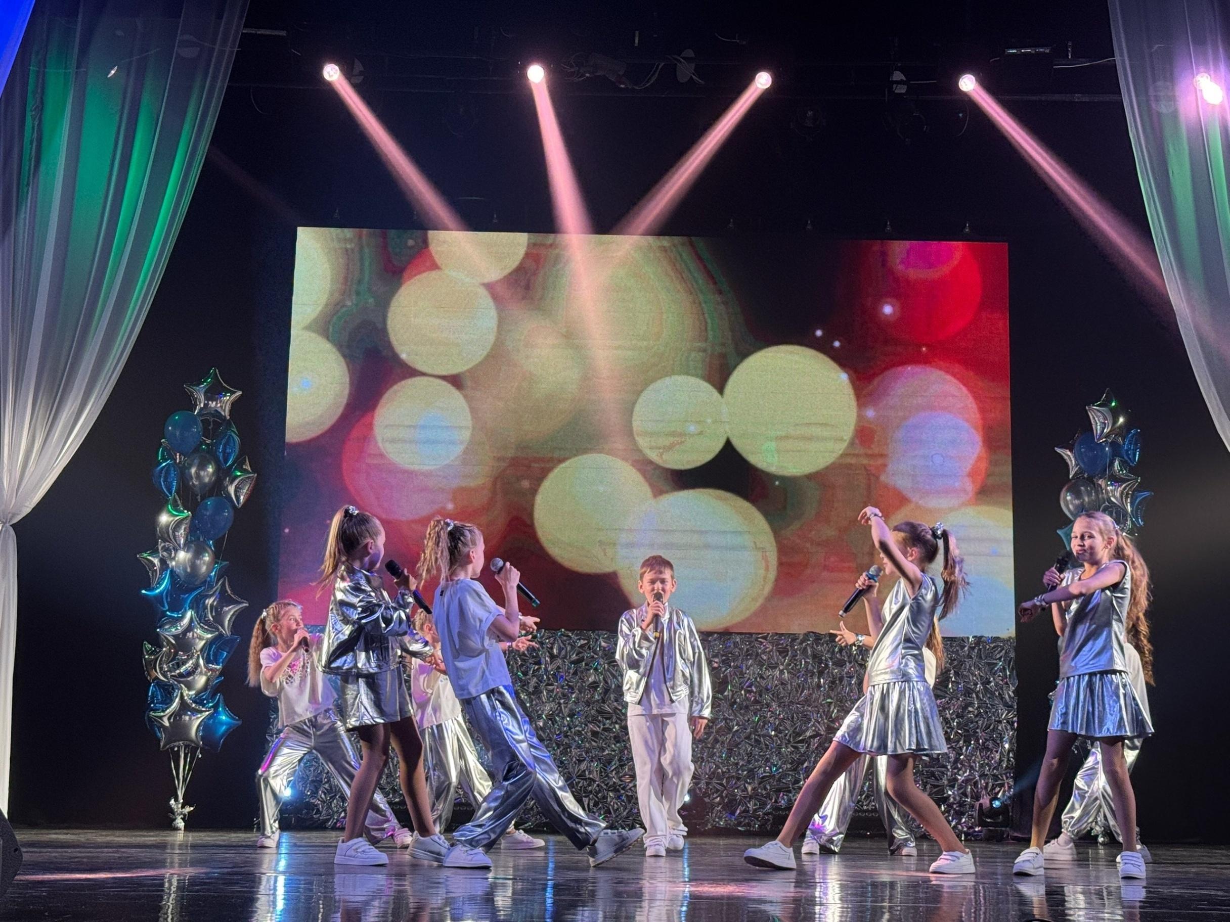 Программа «Конфетти» – это песен цветных хоровод»