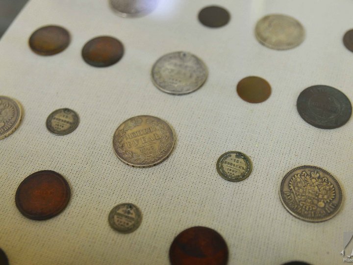 <small>Автор: Квакан Елена.</small> <small>Источник: http://muzeyos.ru/museum/sobytiya/2675-vystavka-numizmatiki-monety-strany-sovetov-iz-fondov-muzeya.</small>