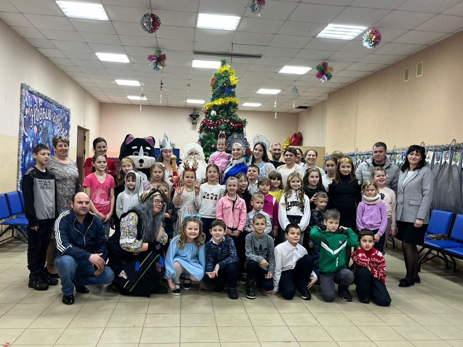 Театрализованное представление у ёлки «Новогодняя сказка»