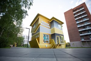 Экспозиция «Перевернутый дом»