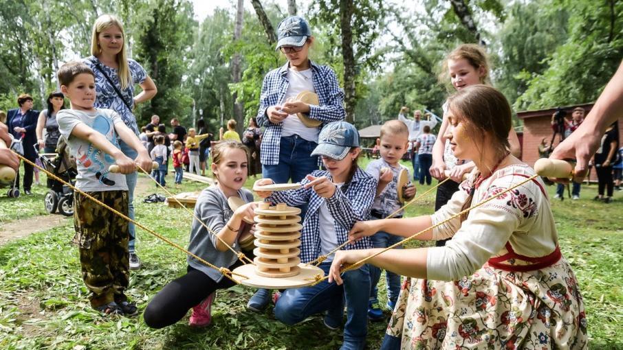 Фольклорная развлекательно-игровая программа «Весенние забавы и традиции»