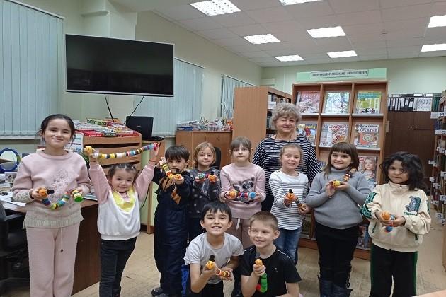 Полезная поделка из ненужного мусора