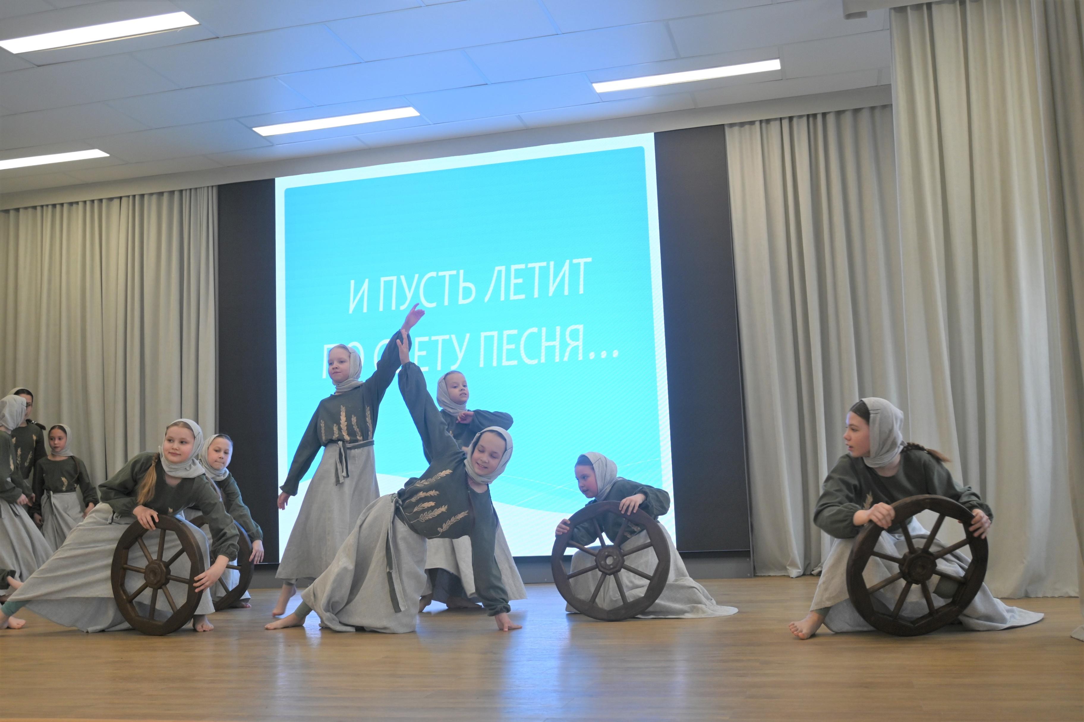 Концерт вокально-хореографической компании «Гранат»