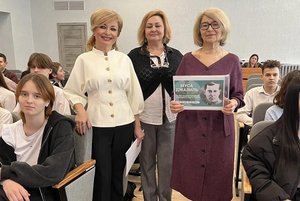 Песни всегда посвящал я Отчизне, ныне Отчизне я жизнь отдаю