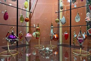 Выставка «А снег идет...»