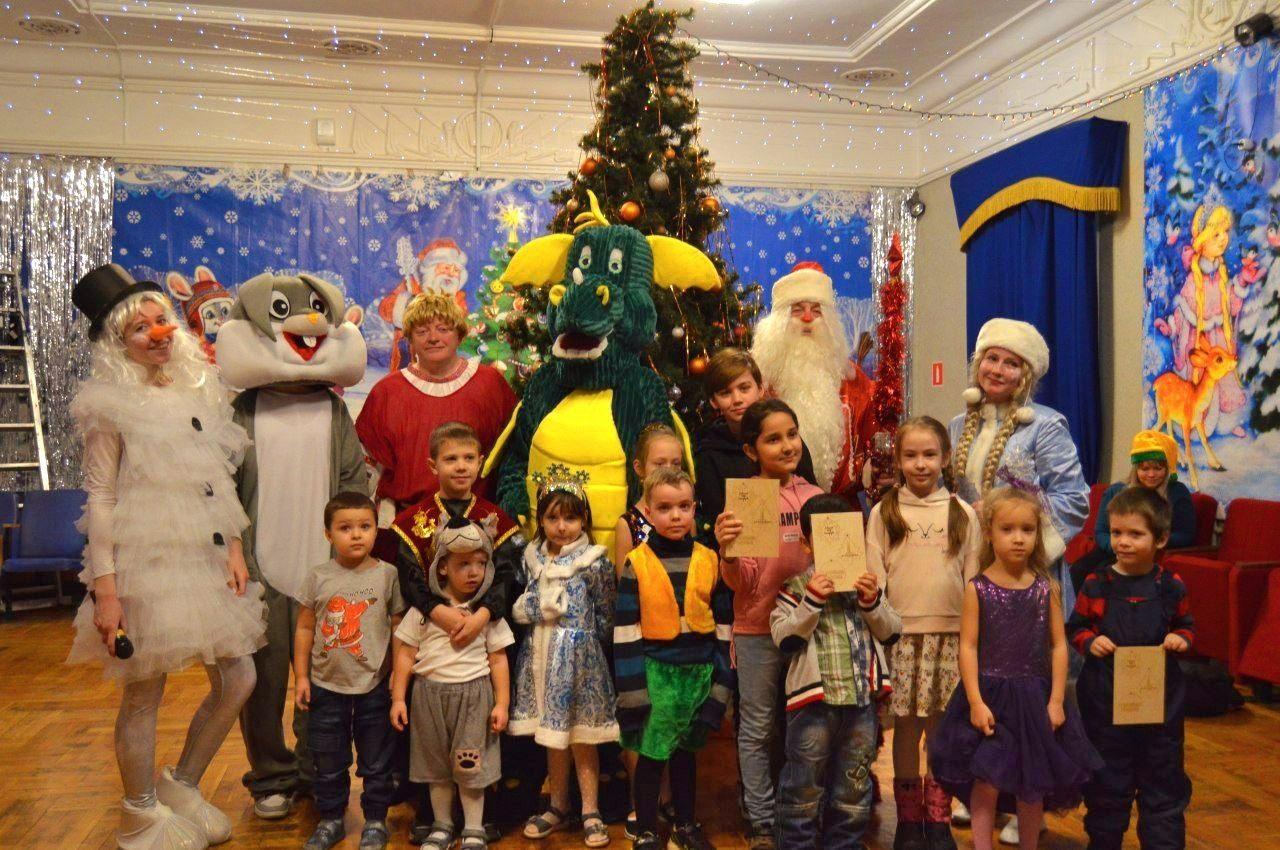 Игровая программа для участников клубных формирований «Шарики смешарики и Дед Мороз»