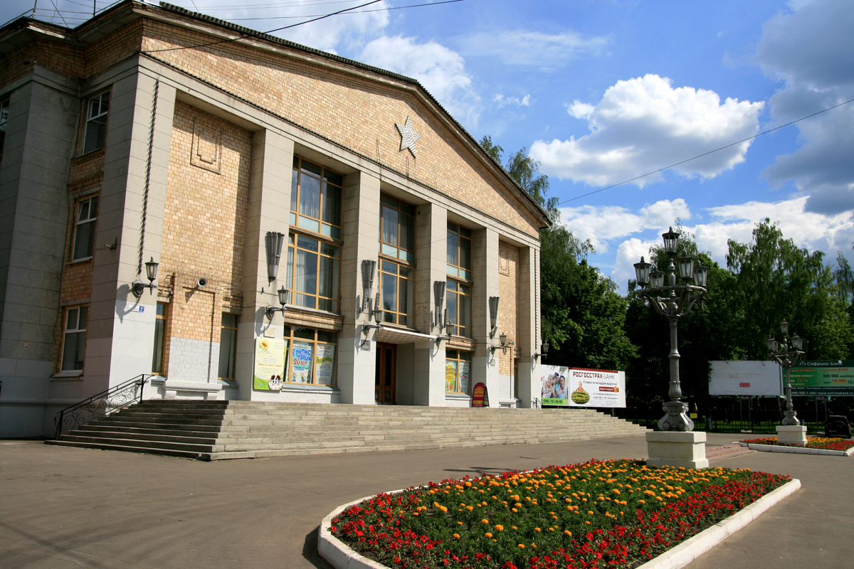 Адреса культуры. ДК мир Лыткарино. Дворец культуры Лыткарино. Городская библиотека ДК мир Лыткарино улица Ленина 2а. Площадь ДК мир Лыткарино.