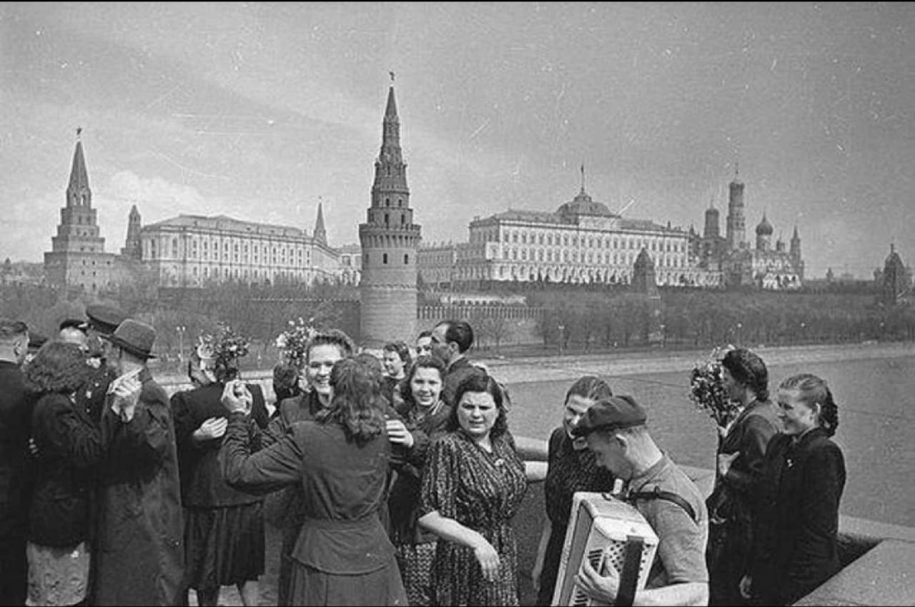 Какая жизнь была до войны. Москва 1945. Советский Союз в 1945 Москва. Москва май 1945. Москва победа 1945.