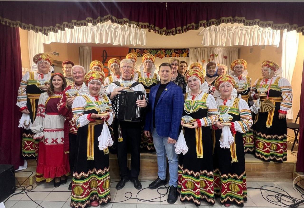 Отчетный концерт ансамбля русской песни «Зоренька» «С песней по жизни»