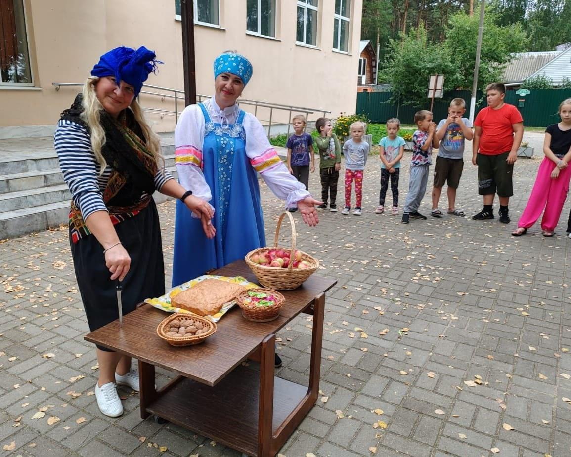 Игровая программа «Яблочная карусель»