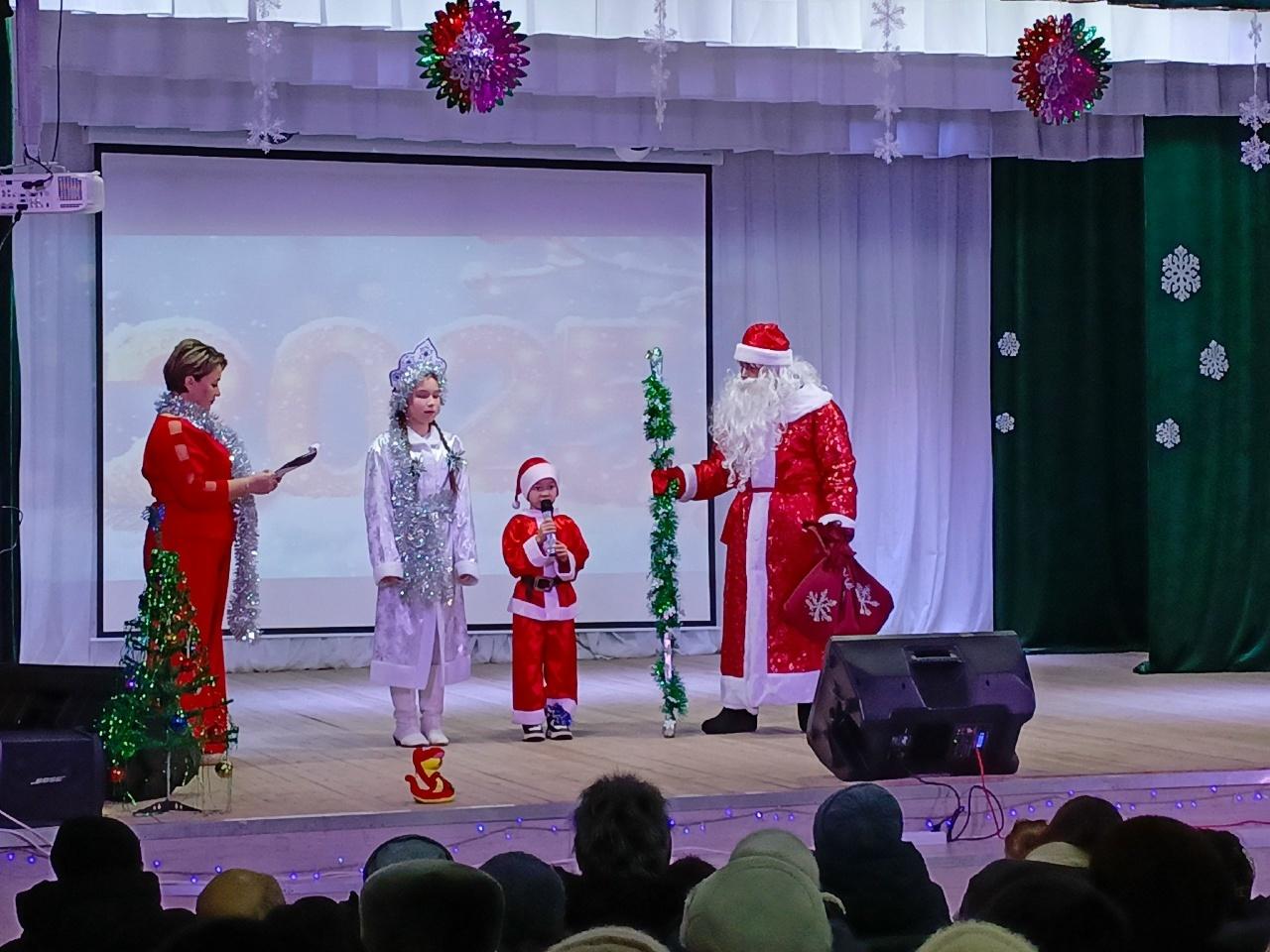 Концерт, вечер отдыха с игровой «Зажигаем все дружно»