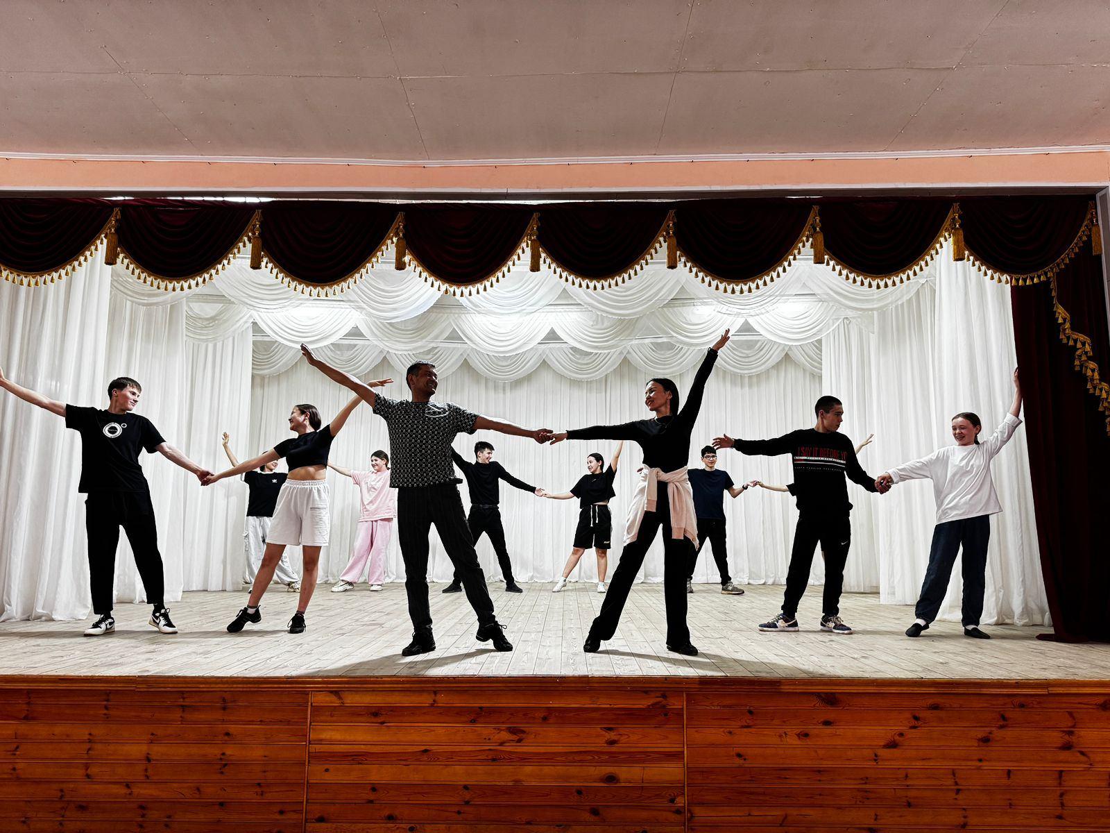 Мастер-класс «Основные принципы движения в классическом танце Вальс»