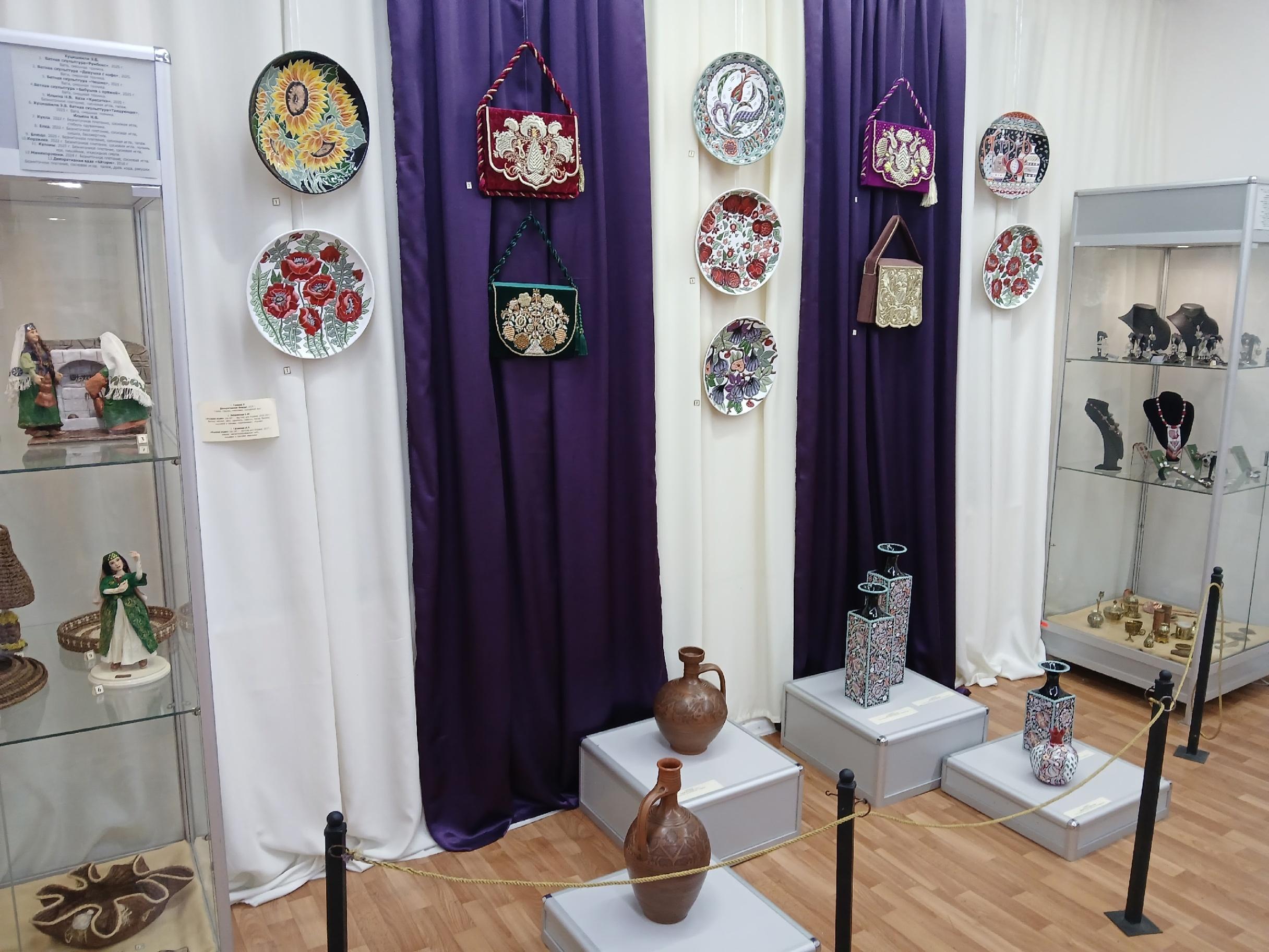 Выставка «В единстве культур — сила народа»