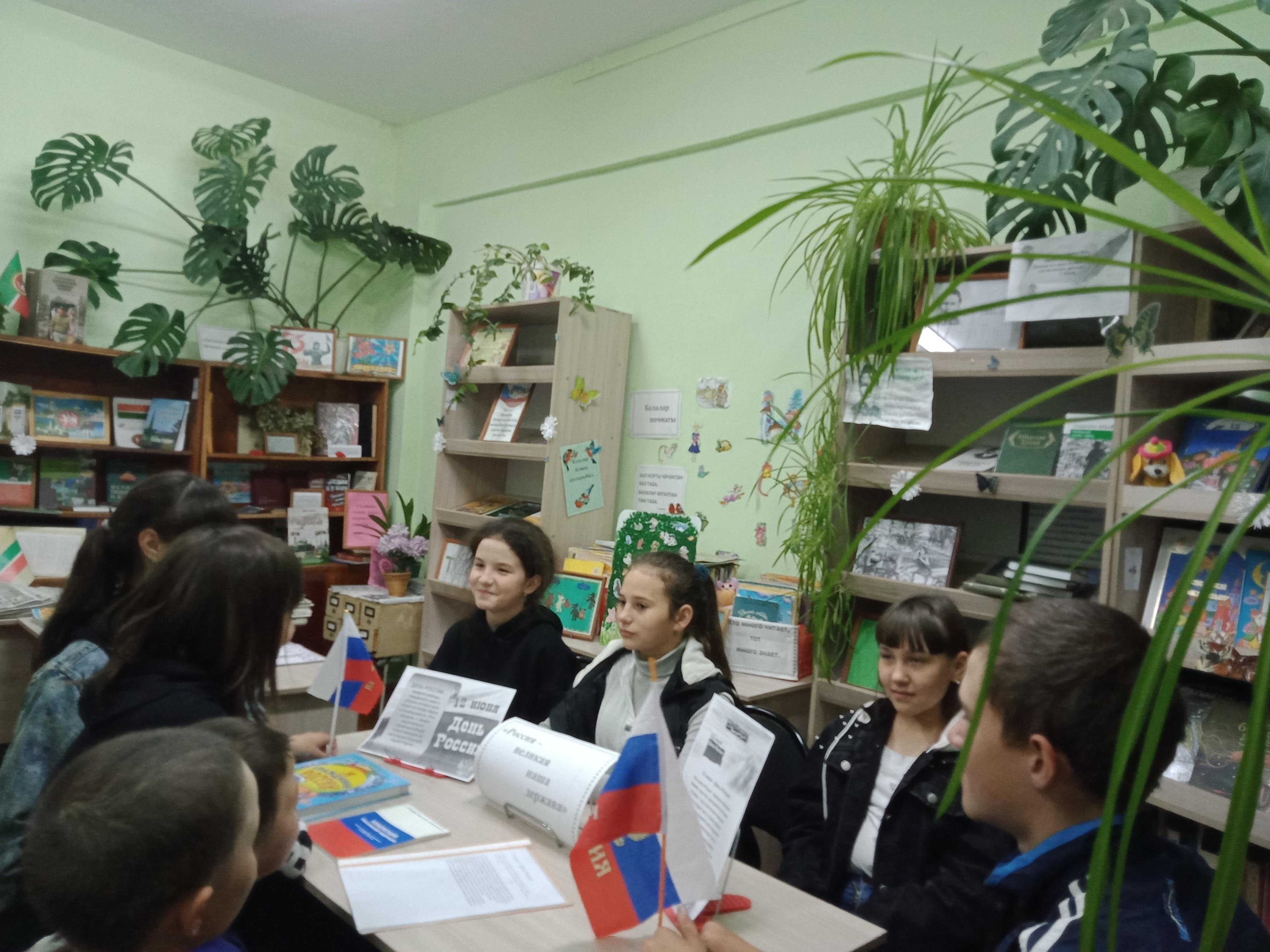 «Россия-великая наша держава»