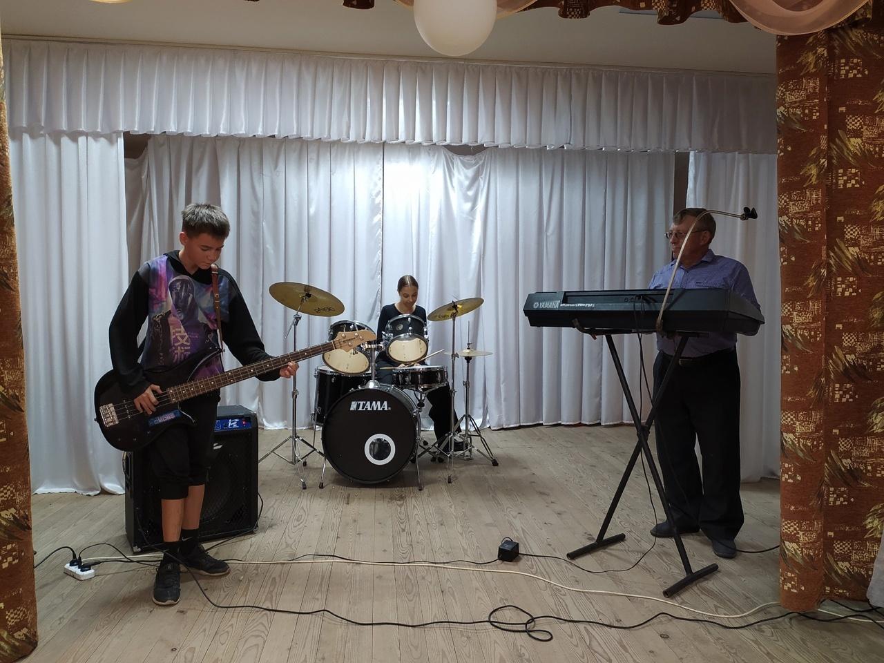 Развлекательная программа «Музыкальная пауза»