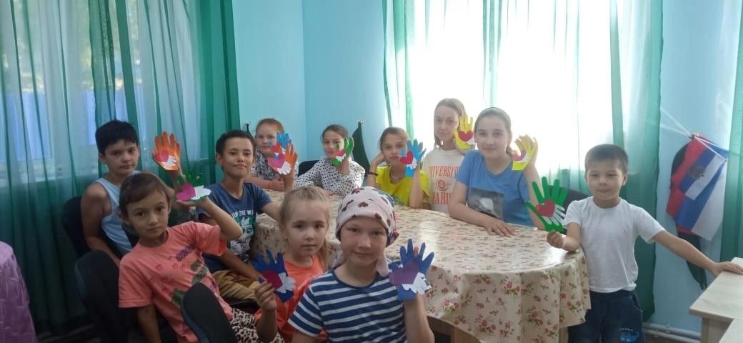 Конкурс рисунков на асфальте «Дружба – это свет в окне»