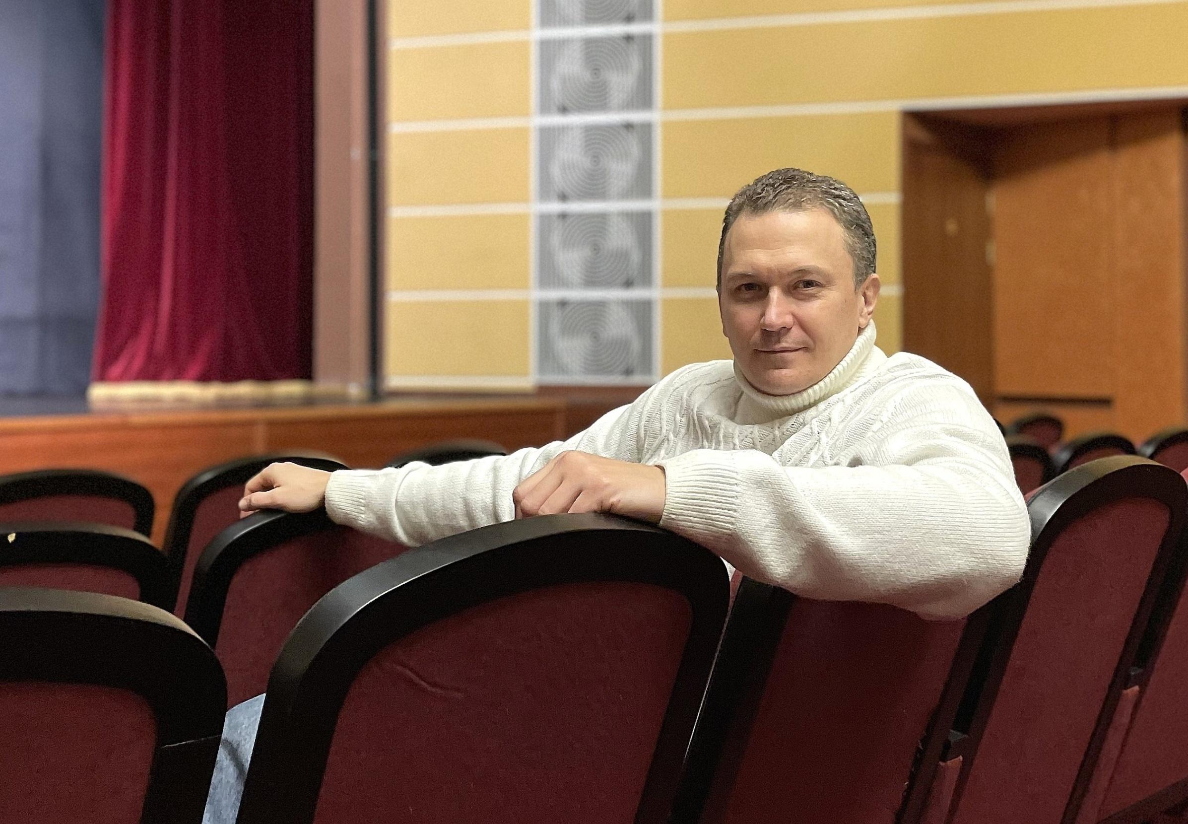 Денис Смирнов: «Драматургия - моя жизнь, моя стихия»