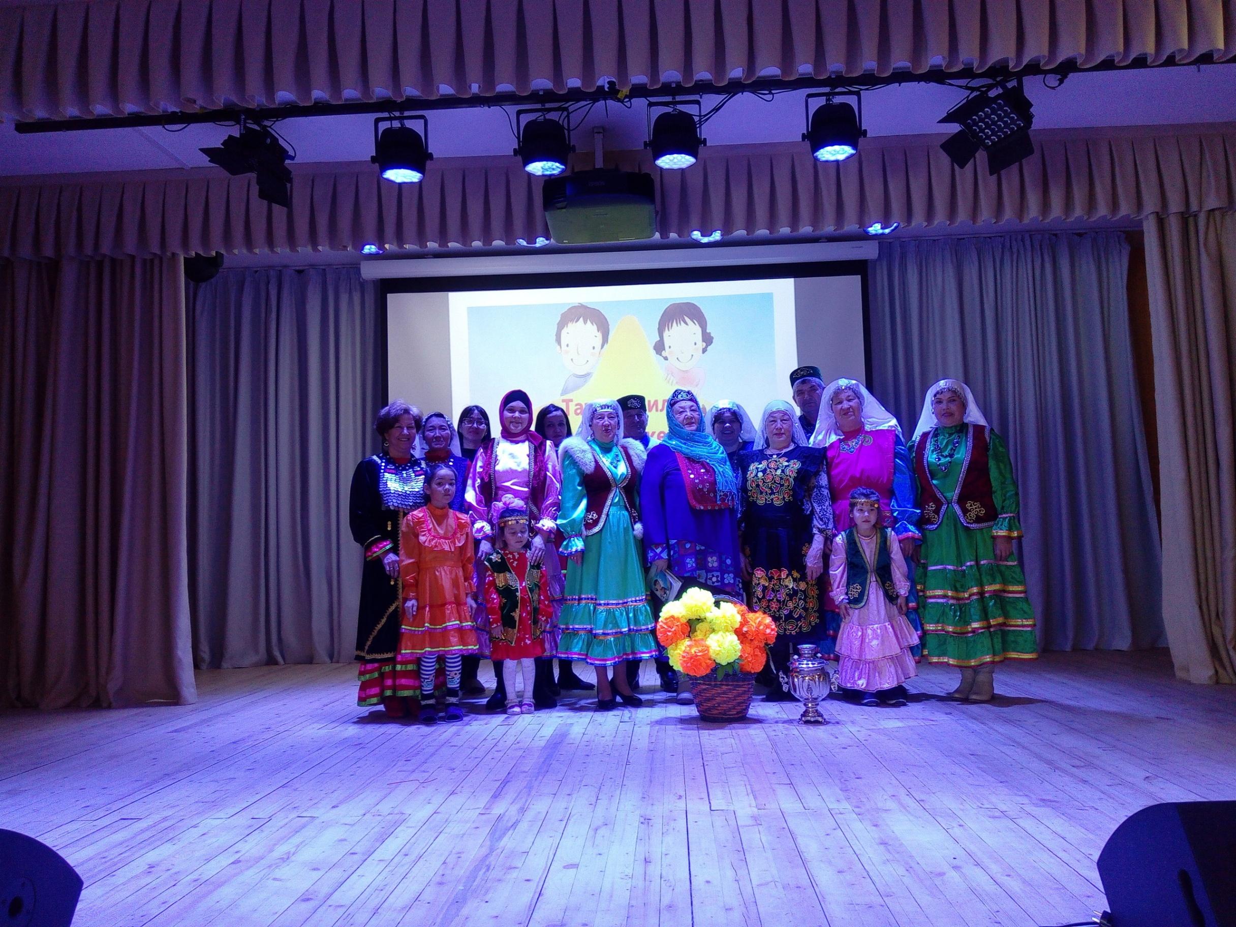 Фольклорный час «Красота национального костюма»