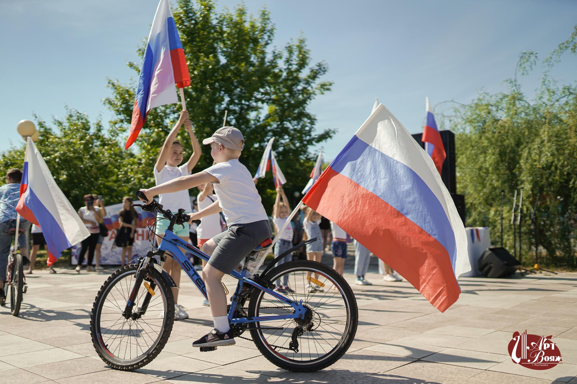 Досуговая площадка «Островок детства». День России