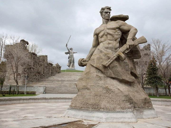 Выставка «Сталинград – бессмертный город, воин, патриот»