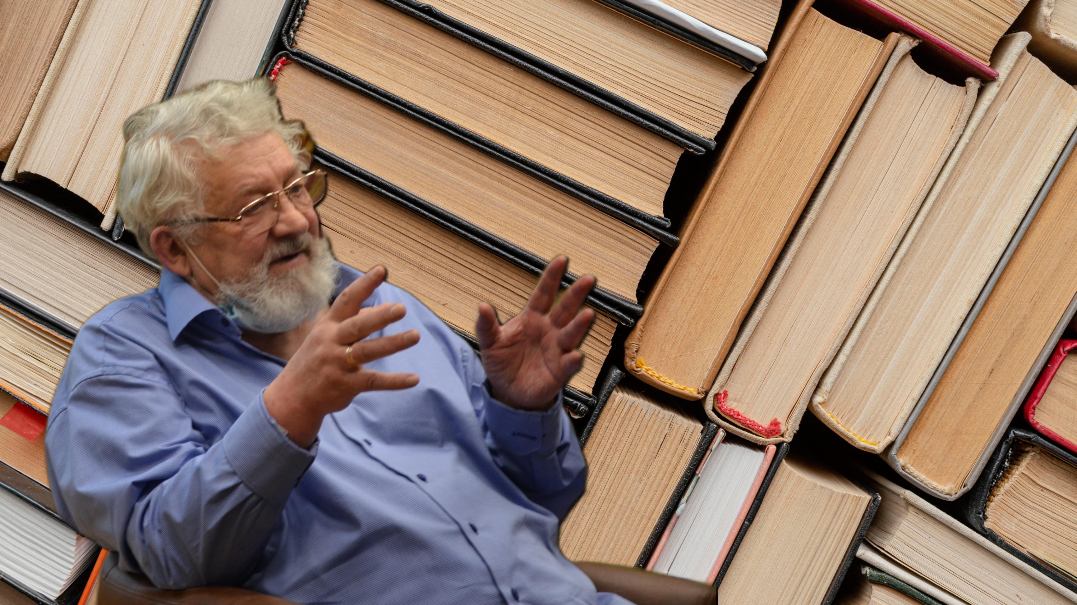 Виртуальная книжная выставка «Многоуважаемому Владимиру Петровичу на добрую память...»