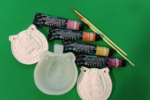 Занятие «Елочная игрушка из гипса»