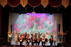 Праздничный концерт «Мы славим женщину»