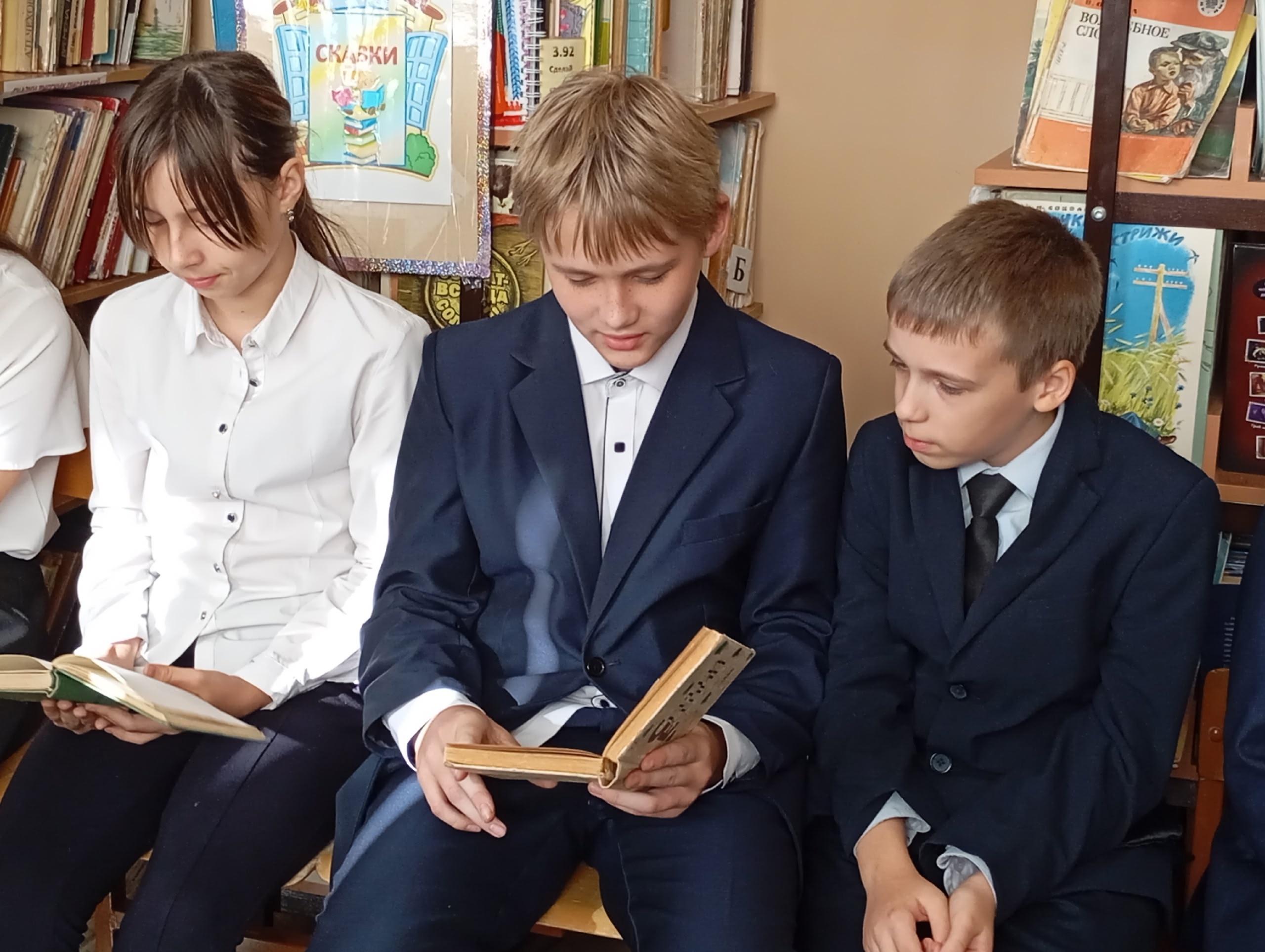 Виртуальное знакомство с библиотеками России«У библиотеки праздник»