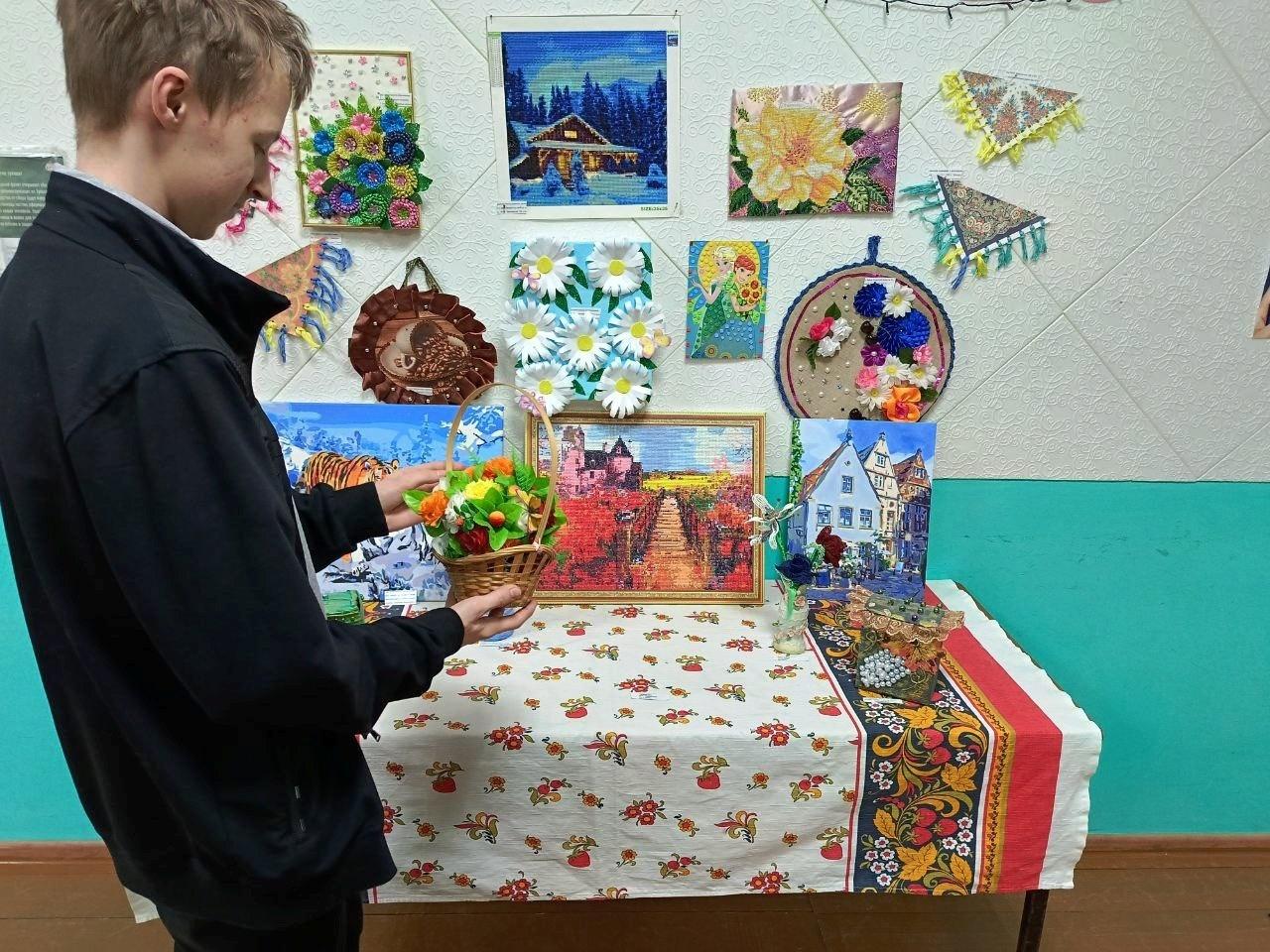 Выставка «Путь творчества»
