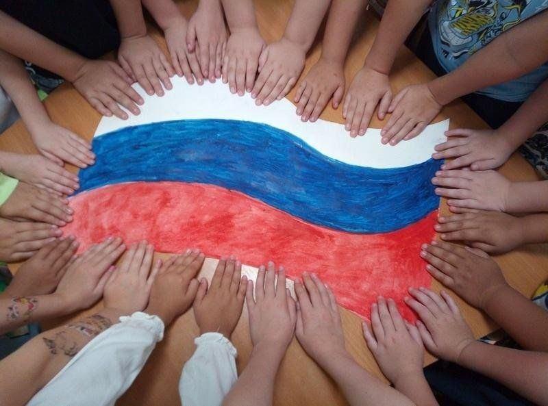 Познавательная программа «Три цвета родины!»