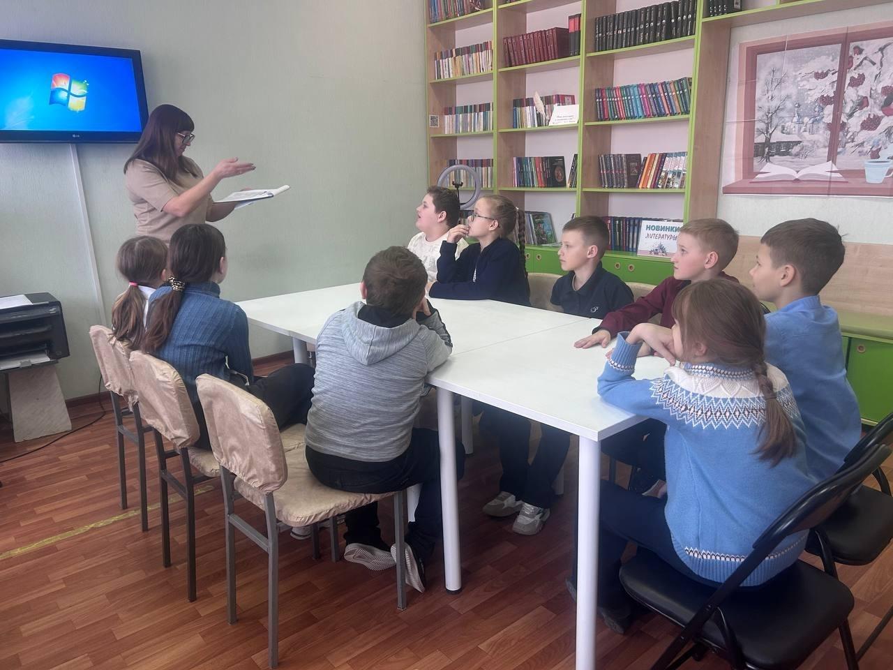 Познавательный час«Всё начинается с семьи»