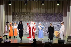 Театрализованное представление «Приключения у новогодней елки»