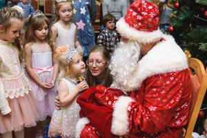 Интерактивная программа «Зимушка-зима да золотая хохлома»