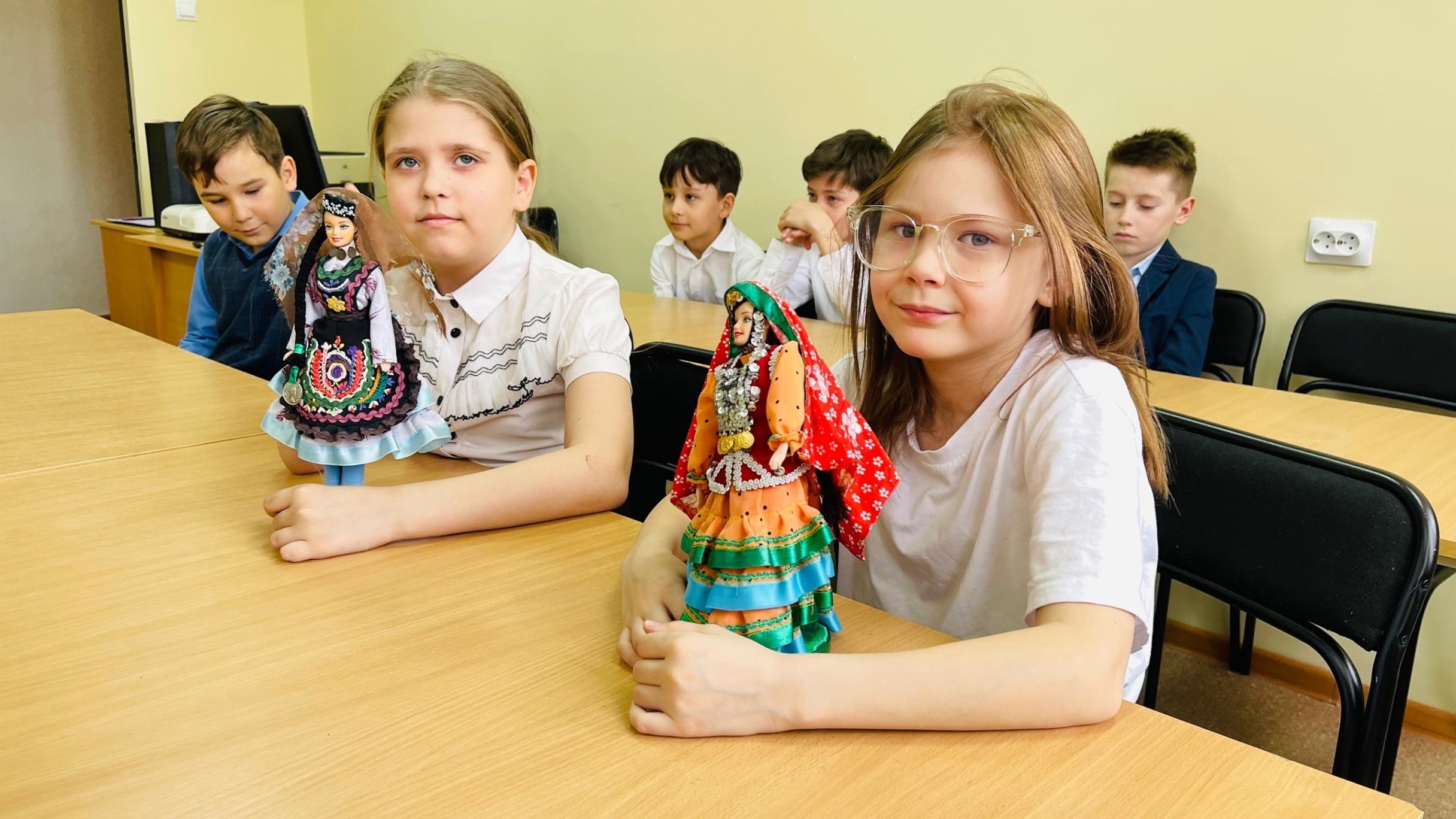 Литературно-краеведческая композиция «Национальный костюм - зеркало народной культуры