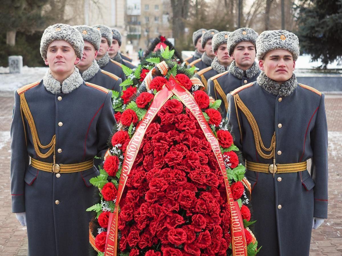 «Возложение цветов и венков»